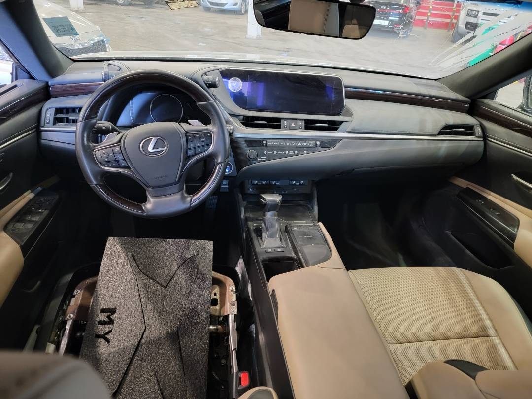 2019 LEXUS ES 300H — 55383 Miles — Lot 12580 — Main - Marhaba Auctions Used Cars - Image 7