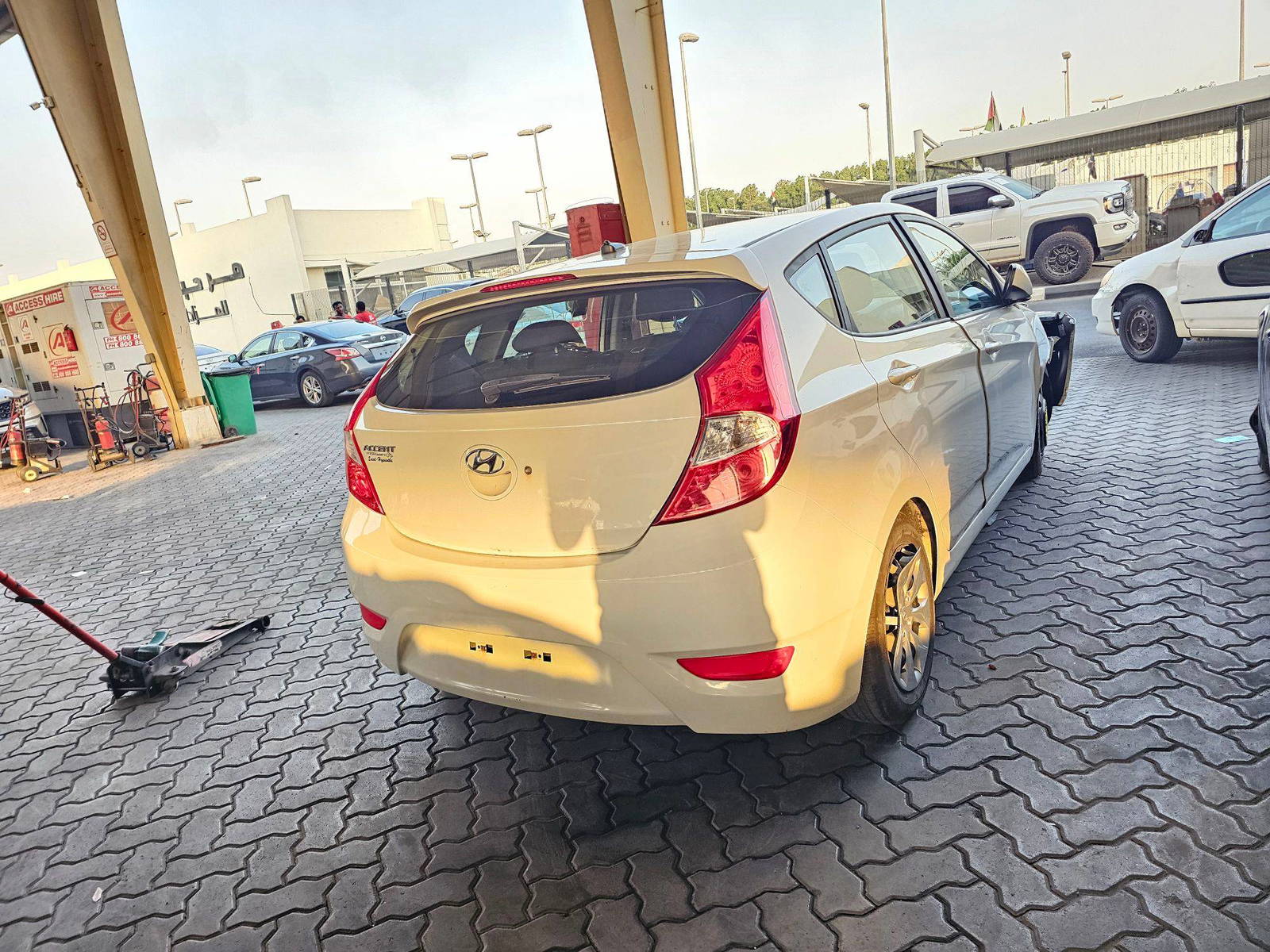 2017 HYUNDAI ACCENT — 160039 KM — Lot 12336650 — Souq - Marhaba Auctions Used Cars - Image 3