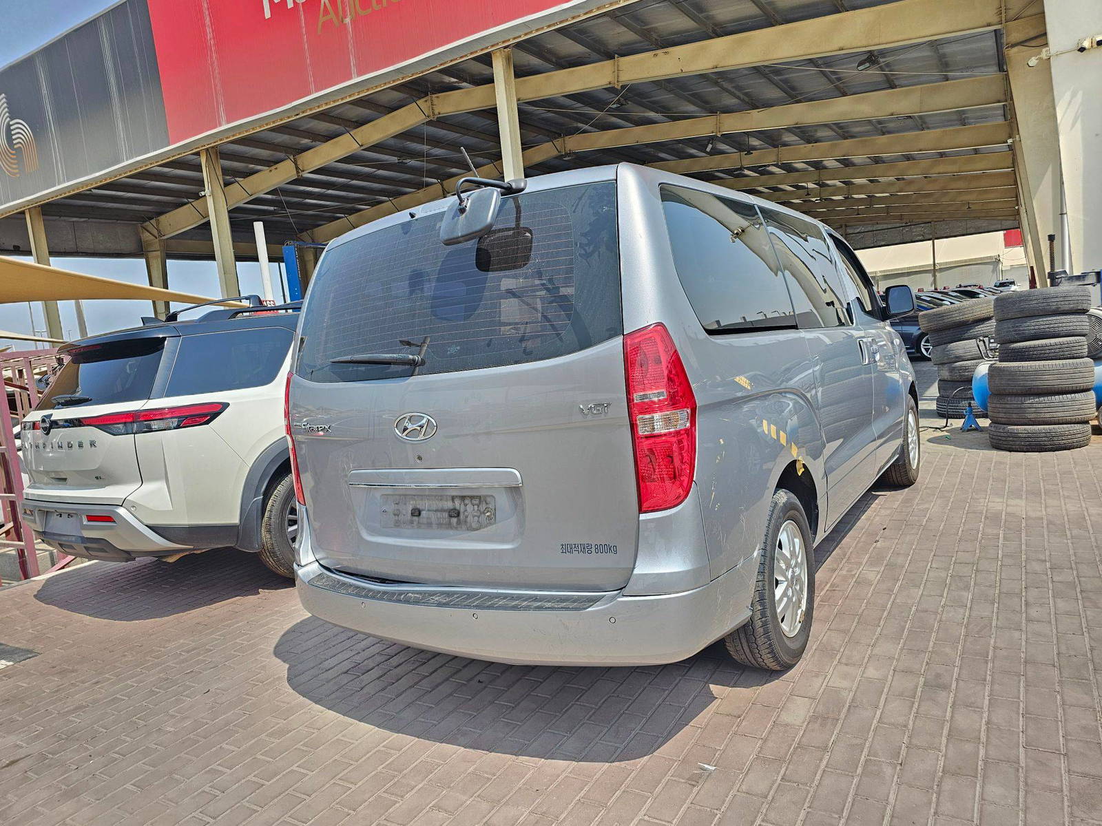 2019 HYUNDAI GRAND STAREX — 306839 KM — Lot 023742 — Souq - Marhaba Auctions Used Cars - Image 3