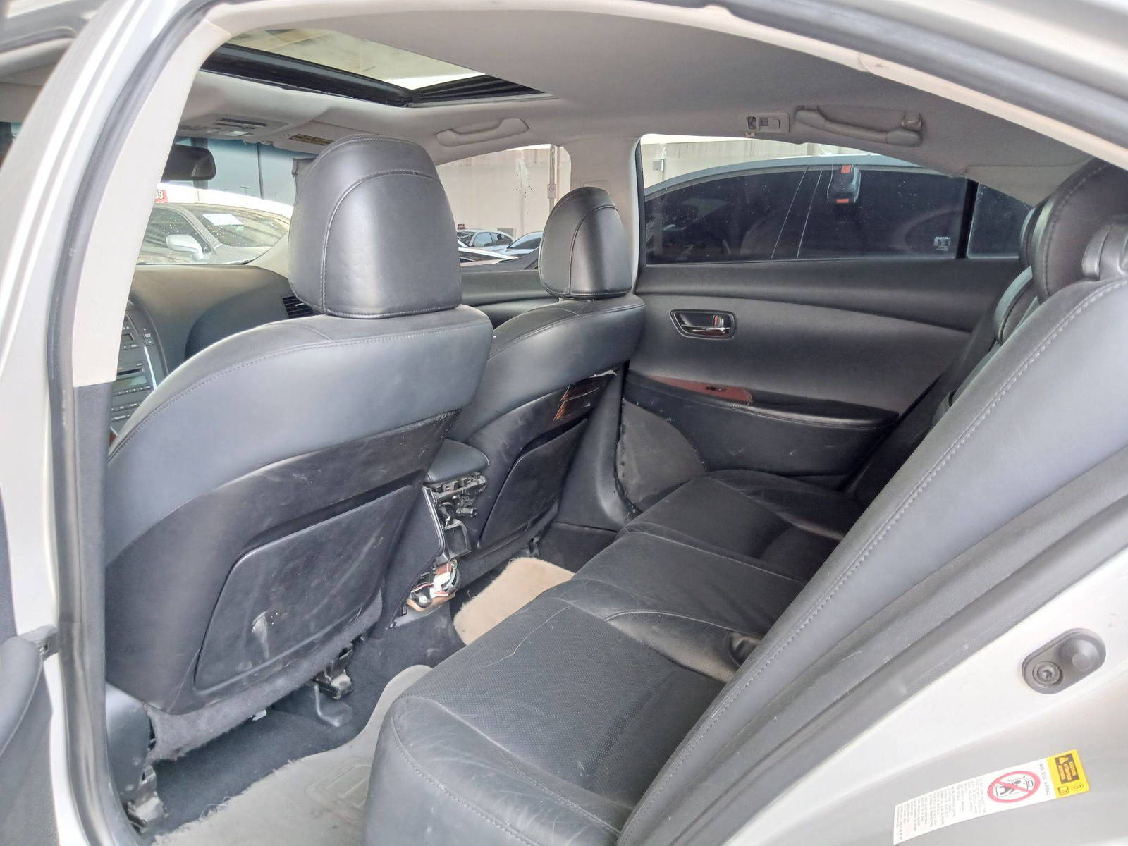 2010 LEXUS ES 350 — 192406 Miles — Lot EG2A2408308 — Souq - Marhaba Auctions Used Cars - Image 6