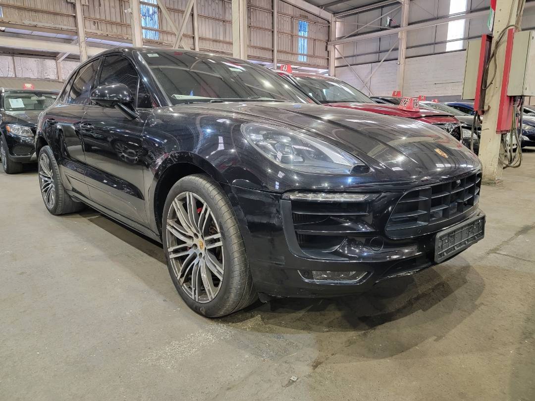 2017 PORSCHE MACAN — 120866 KM — Lot LB81527 — Main - Marhaba Auctions Used Cars - Image 5