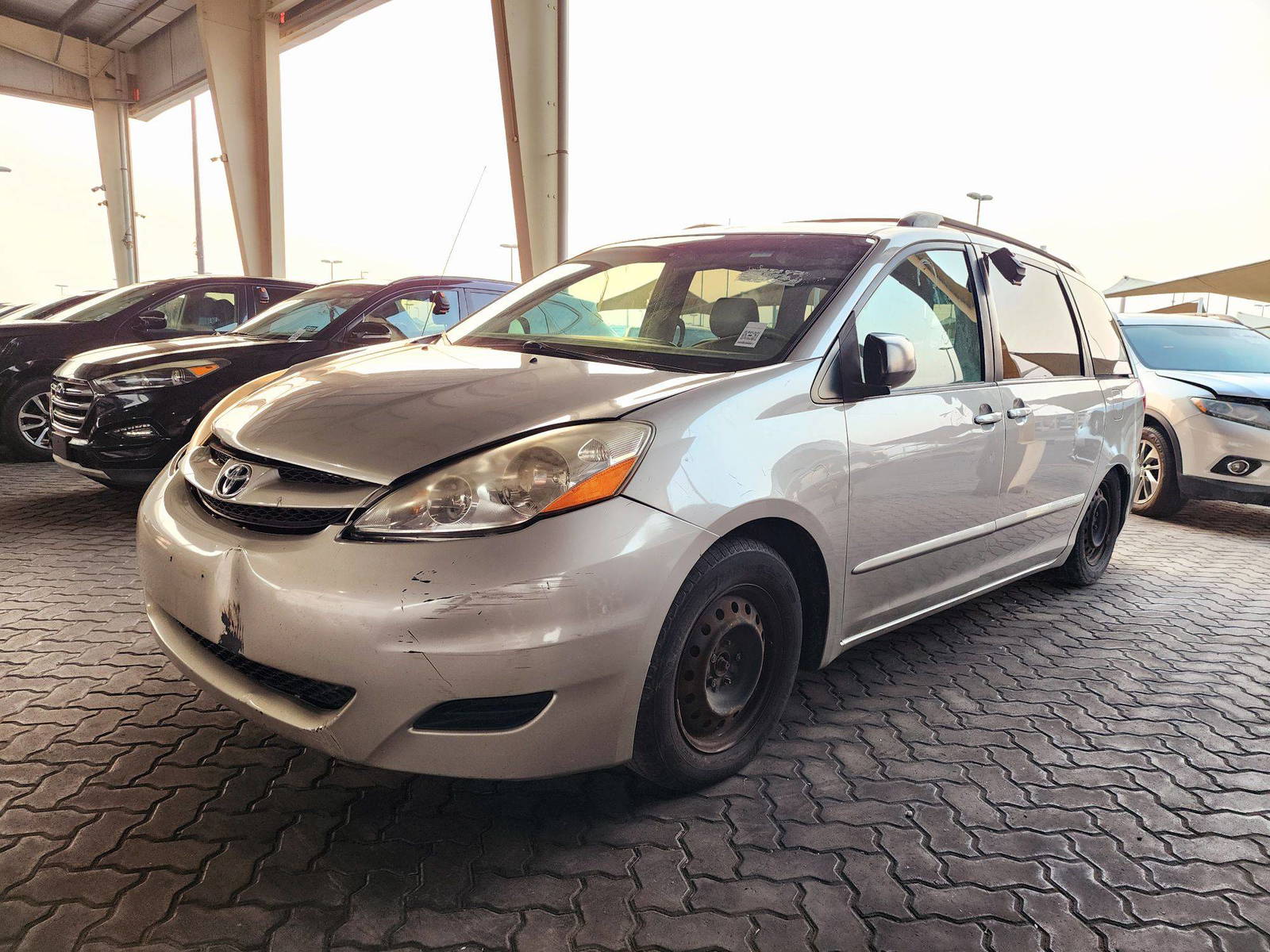 2008 TOYOTA SIENNA — 169188 Miles — Lot 56734784 — Souq - Marhaba Auctions Used Cars - Image 4