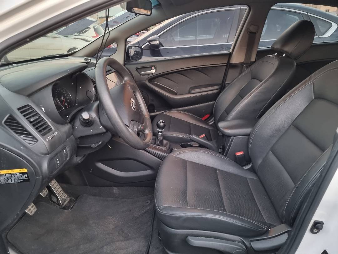 2015 KIA K3 — 178576 KM — Lot 2w22211 — Souq - Marhaba Auctions Used Cars - Image 8