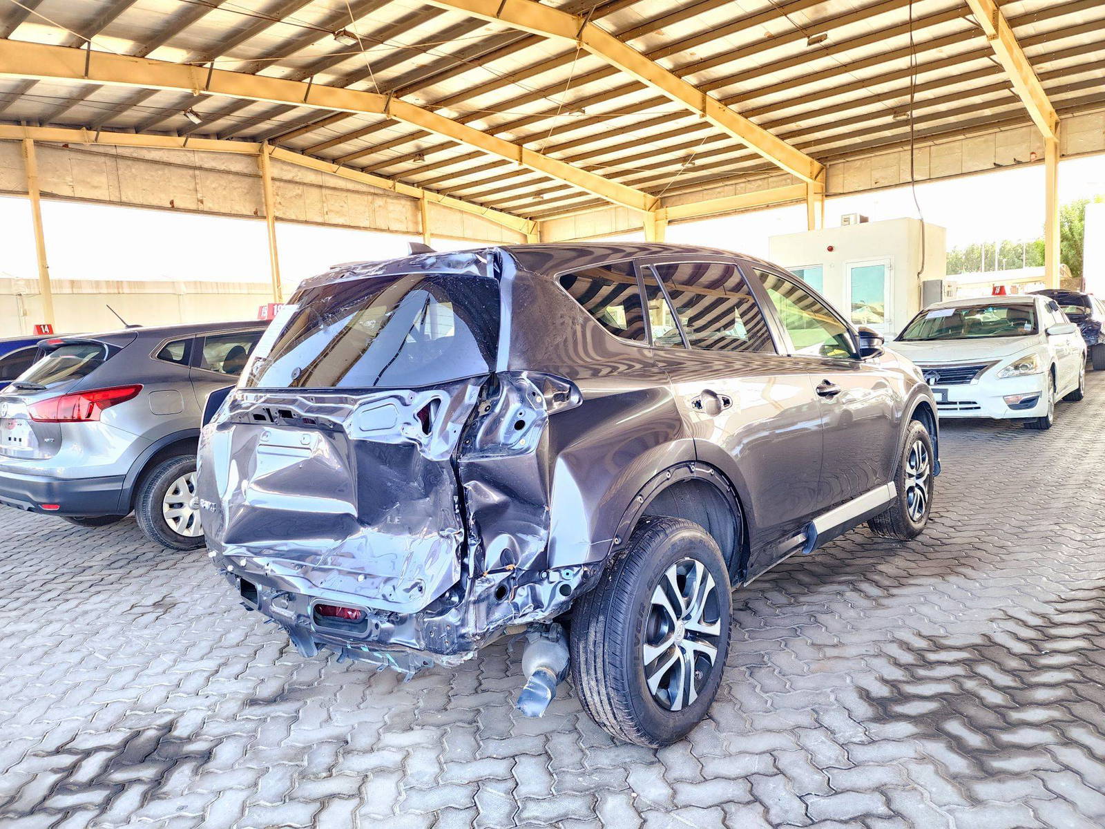 2018 TOYOTA RAV4 — 92034 Miles — Lot 39616454 — Souq - Marhaba Auctions Used Cars - Image 4