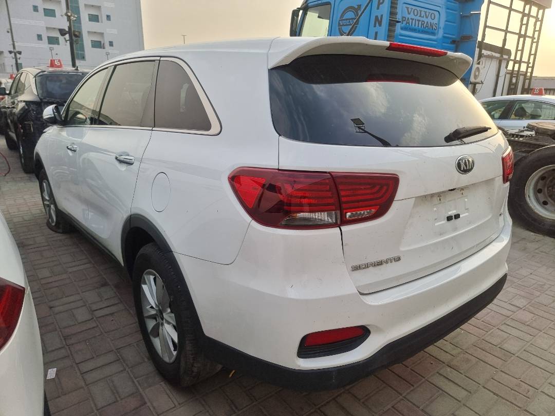 2020 KIA SORENTO — 78060 Miles — Lot 215478 — Souq - Marhaba Auctions Used Cars - Image 4