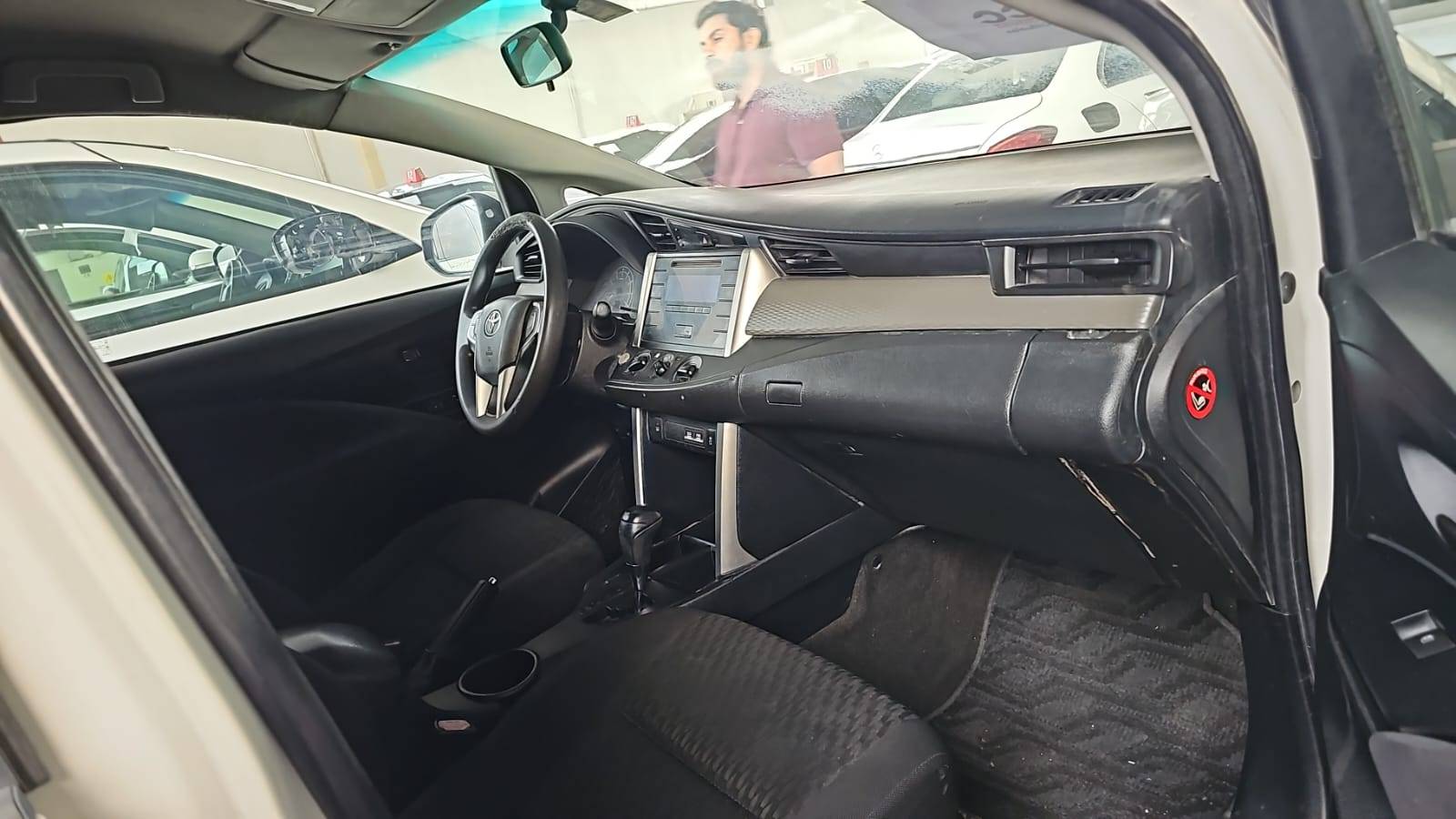 2017 TOYOTA INNOVA — 742224 KM — Lot H0107403 — Souq - Marhaba Auctions Used Cars - Image 8