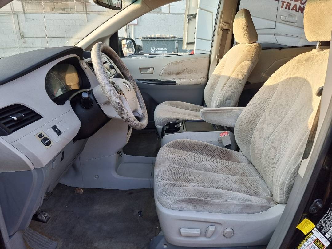 2011 TOYOTA SIENNA — 199264 Miles — Lot 214578 — Ind. 12 - Marhaba Auctions Used Cars - Image 6