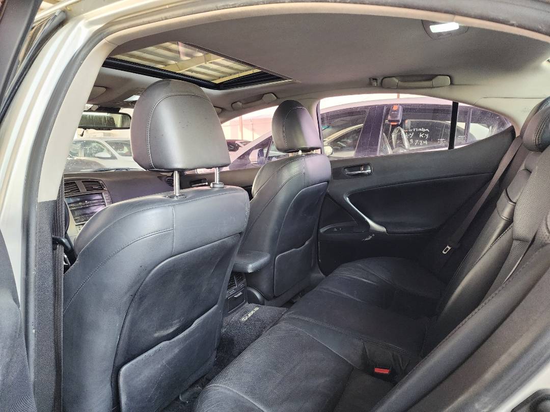 2006 LEXUS IS 250 — 198373 KM — Lot 7967 — Main - Marhaba Auctions Used Cars - Image 9