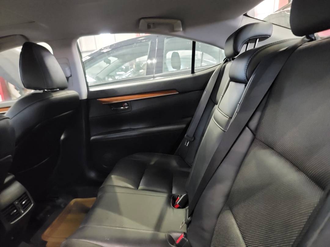 2013 LEXUS ES 300H — 151049 Miles — Lot 57611744 — Souq - Marhaba Auctions Used Cars - Image 7