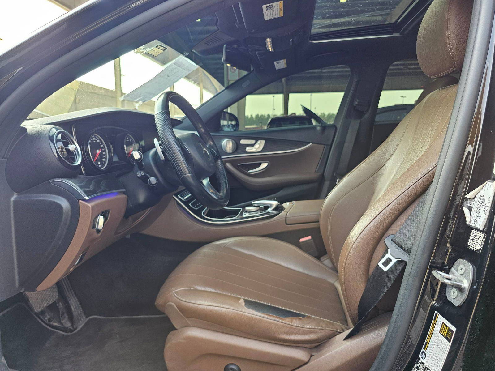 2017 MERCEDES BENZ E-300 — 145334 KM — Lot B9HA060754 — Souq - Marhaba Auctions Used Cars - Image 9