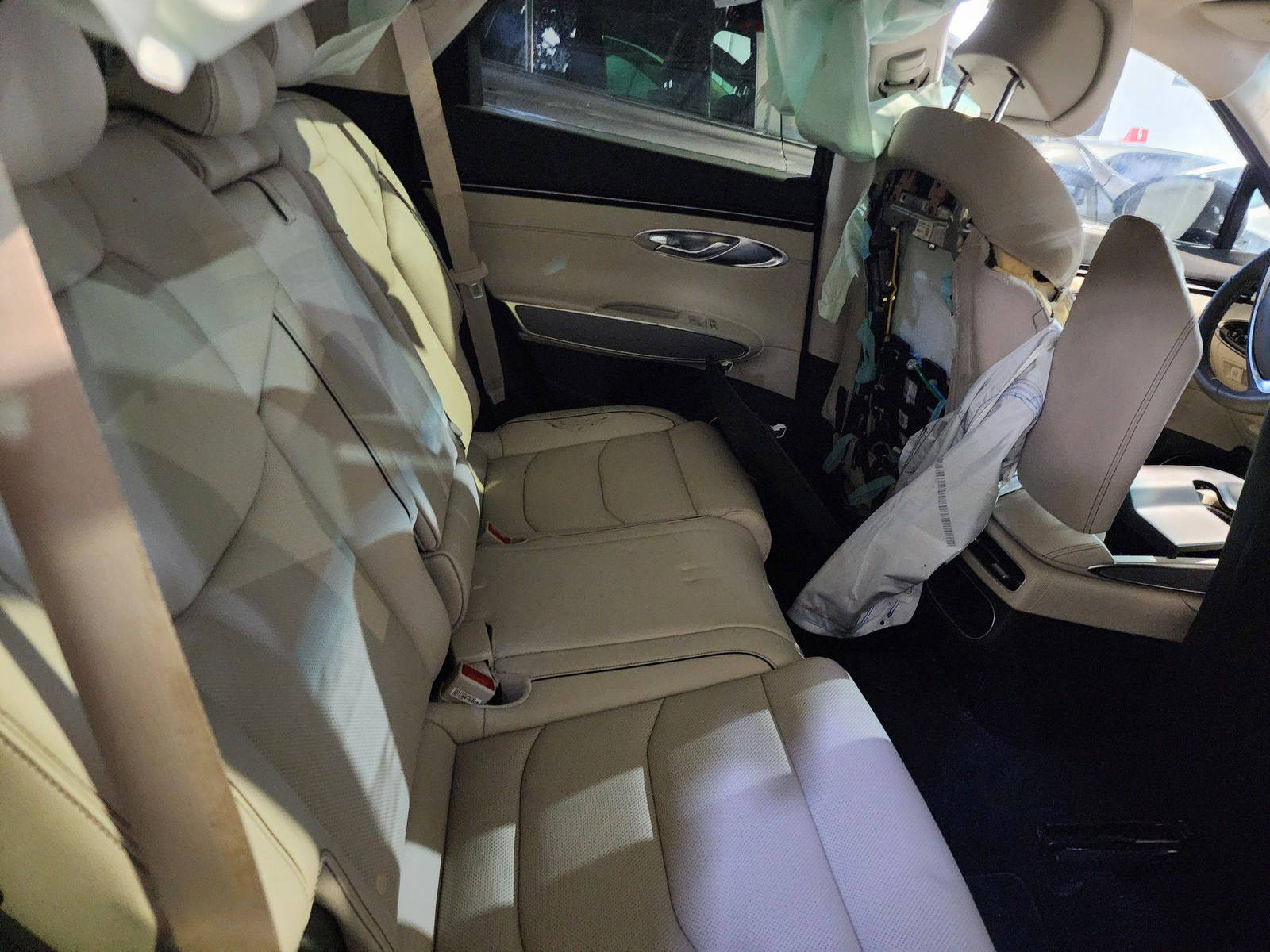 2024 GENESIS GV70 — 7441 Miles — Lot 4000 — Al Quoz - Marhaba Auctions Used Cars - Image 7