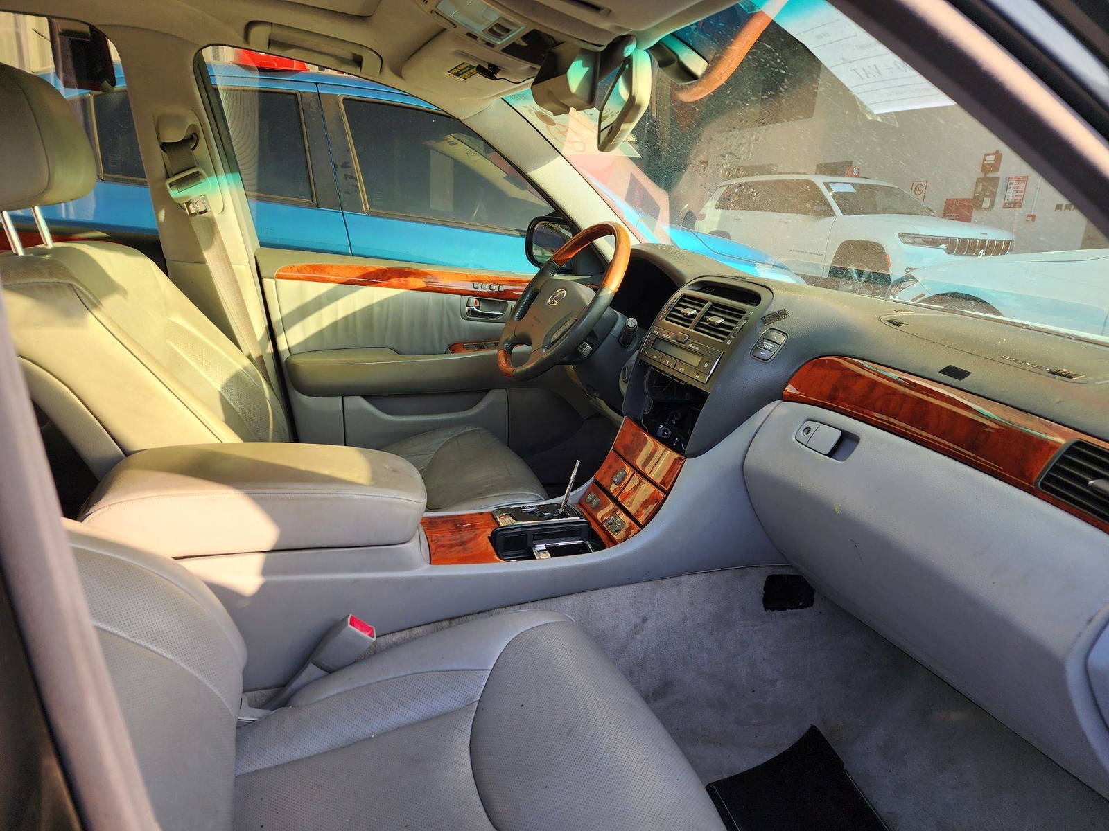 2004 LEXUS LS 430 — 194367 Miles — Lot 39792945 — Souq - Marhaba Auctions Used Cars - Image 7