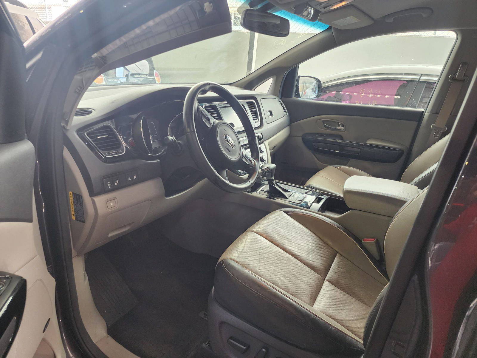 2018 KIA SEDONA — 90819 Miles — Lot 80911574 — Al Quoz - Marhaba Auctions Used Cars - Image 9