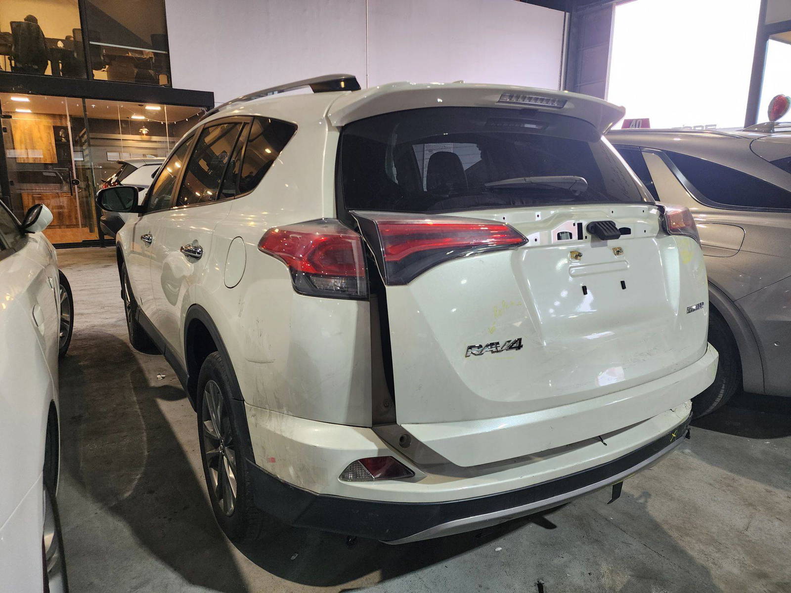 2018 TOYOTA RAV4 — 61562 Miles — Lot 6JJ159742 — Souq - Marhaba Auctions Used Cars - Image 5