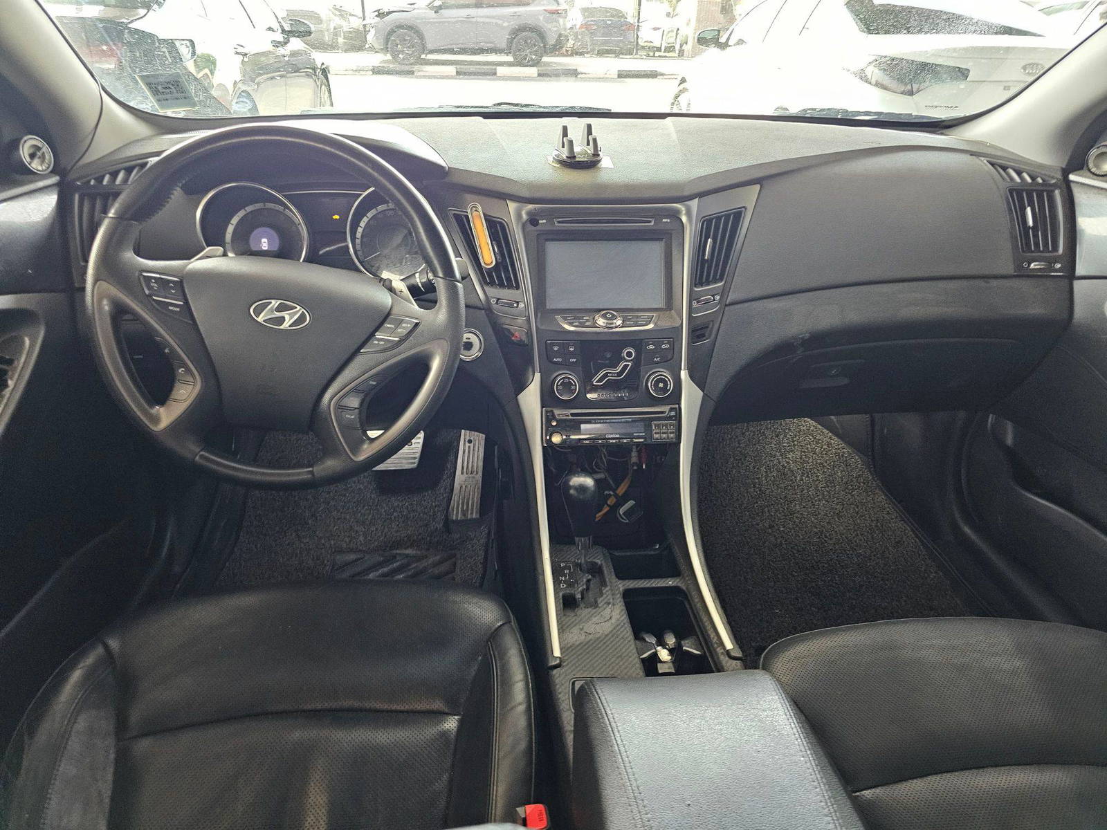 2010 HYUNDAI SONATA — 181644 KM — Lot 020166 — Souq - Marhaba Auctions Used Cars - Image 7