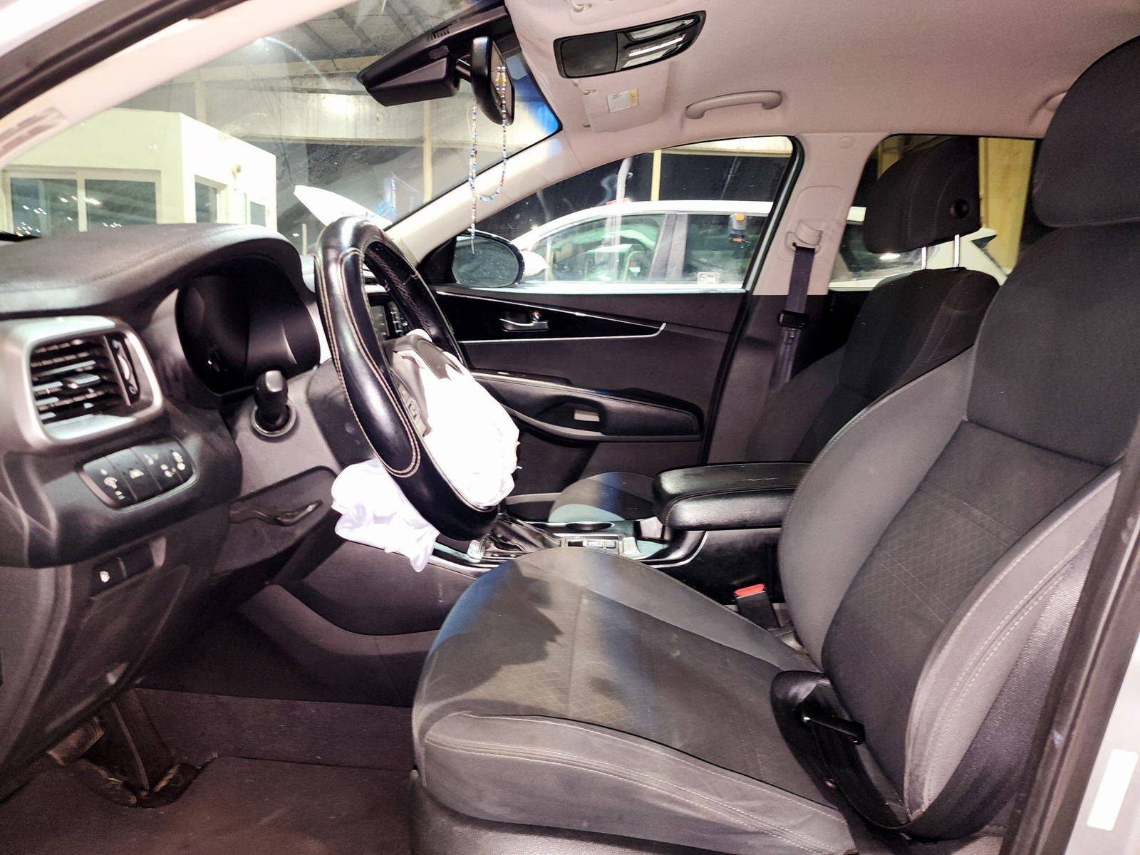 2017 KIA SORENTO — 140456 Miles — Lot 40841684 — Souq - Marhaba Auctions Used Cars - Image 8