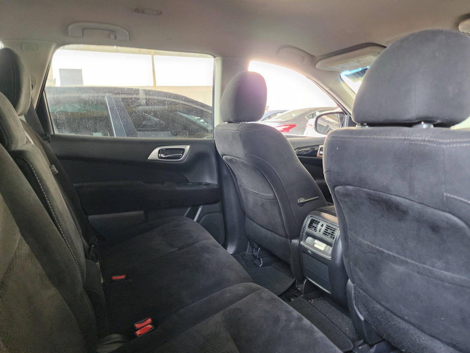 2014 NISSAN PATHFINDER — 202847 Miles — Lot 28583 — Souq - Marhaba Auctions Used Cars - Image 4