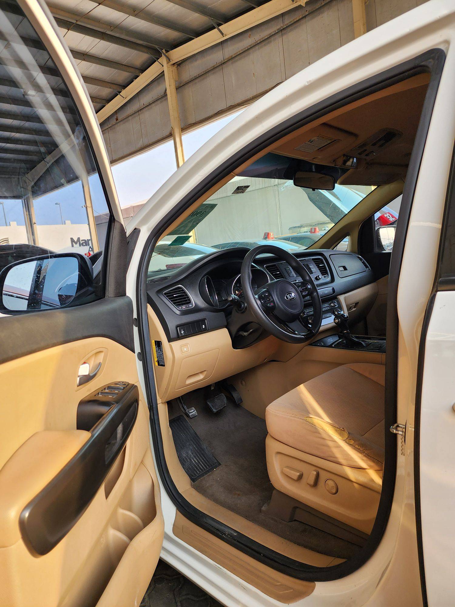 2016 KIA SEDONA — 164991 Miles — Lot 39009696 — Souq - Marhaba Auctions Used Cars - Image 10