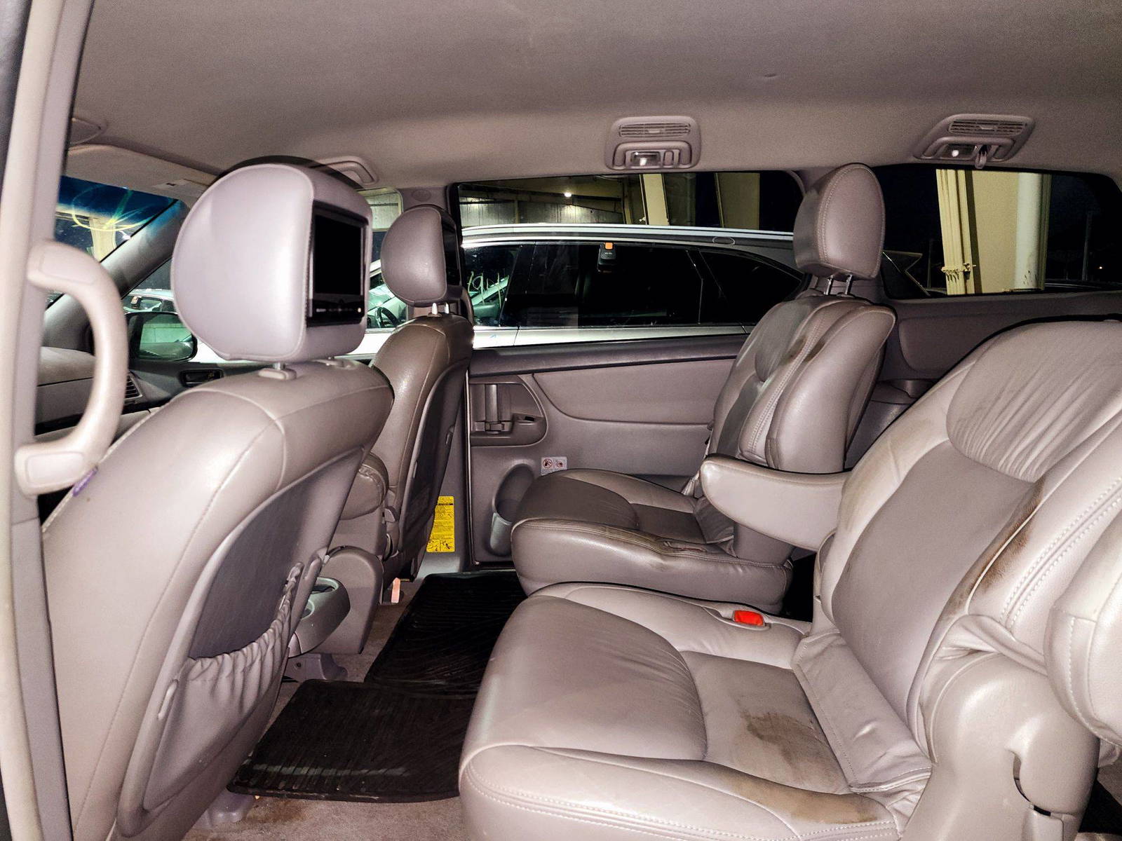 2010 TOYOTA SIENNA — 205365 Miles — Lot 82159804 — Souq - Marhaba Auctions Used Cars - Image 6