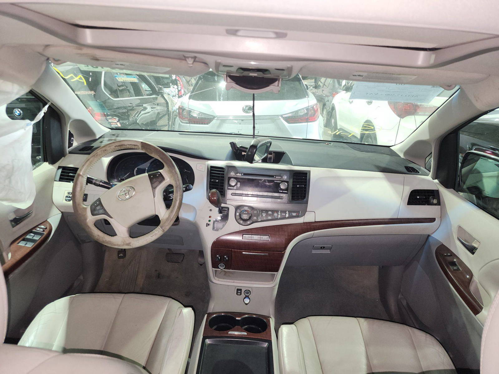 2011 TOYOTA SIENNA — 225496 Miles — Lot 118568 — Al Quoz - Marhaba Auctions Used Cars - Image 4