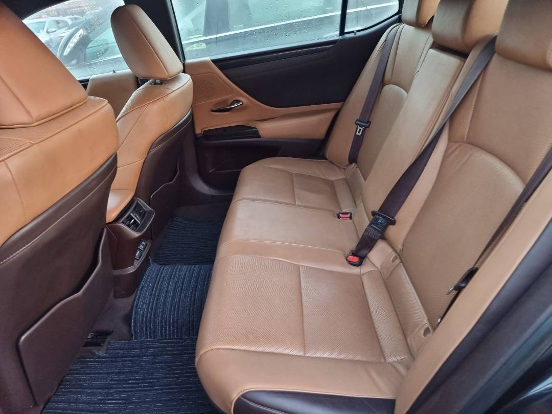 2019 LEXUS ES 300H — 76382 KM — Lot 124587 — Ind. 12 - Marhaba Auctions Used Cars - Image 6