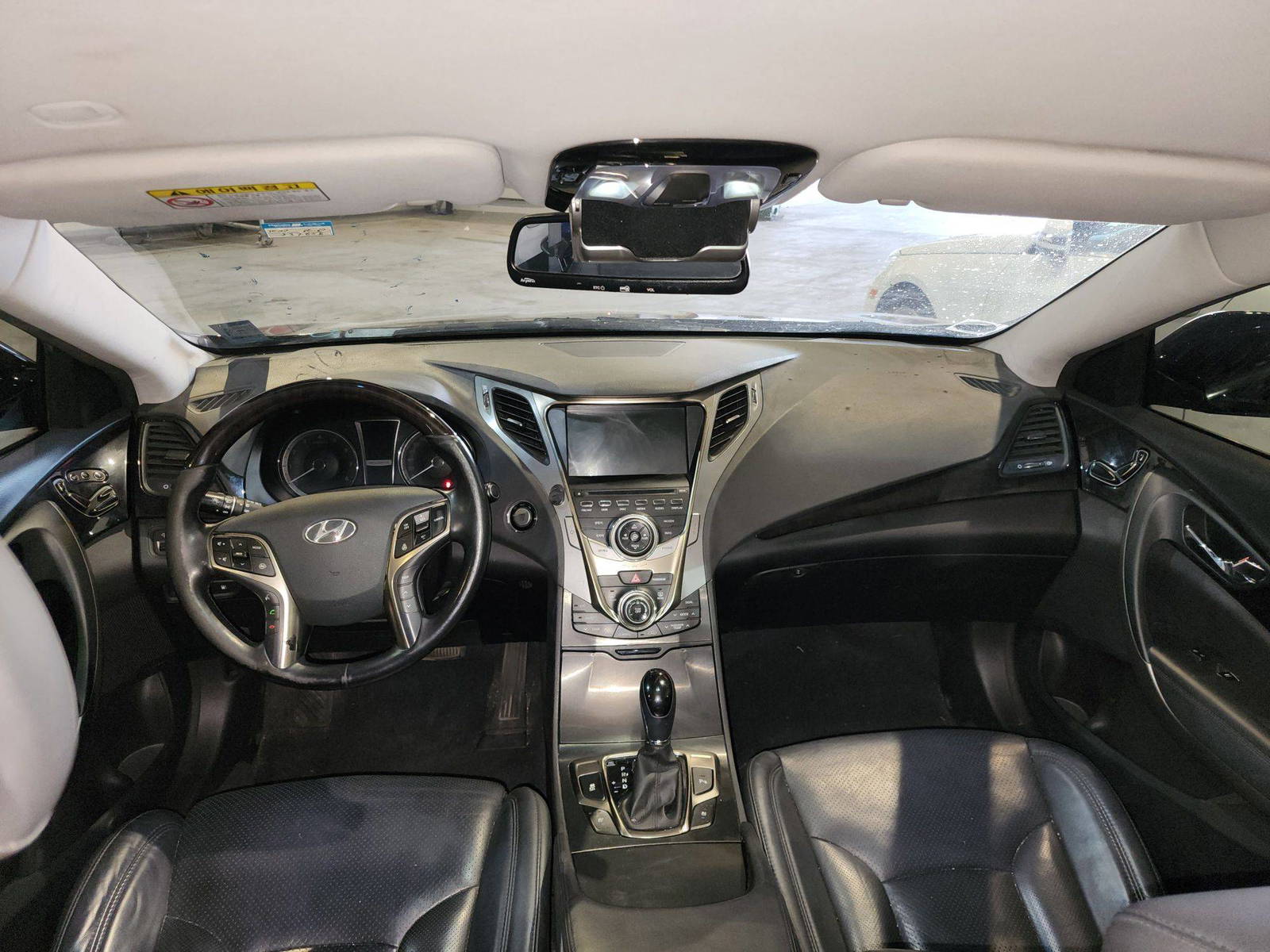 2013 HYUNDAI GRANDEUR — 237858 KM — Lot 244045 — Main - Marhaba Auctions Used Cars - Image 10