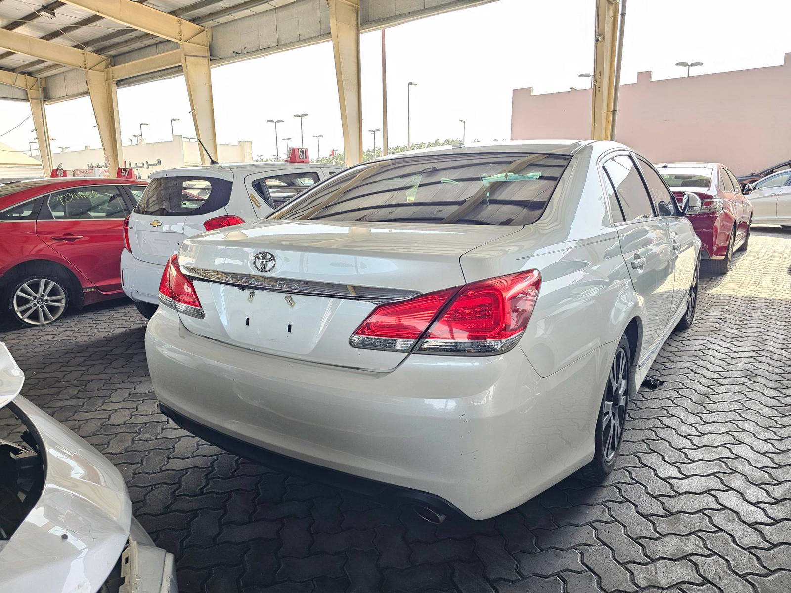 2011 TOYOTA AVALON — 191895 Miles — Lot B9BU377627 — Souq - Marhaba Auctions Used Cars - Image 4