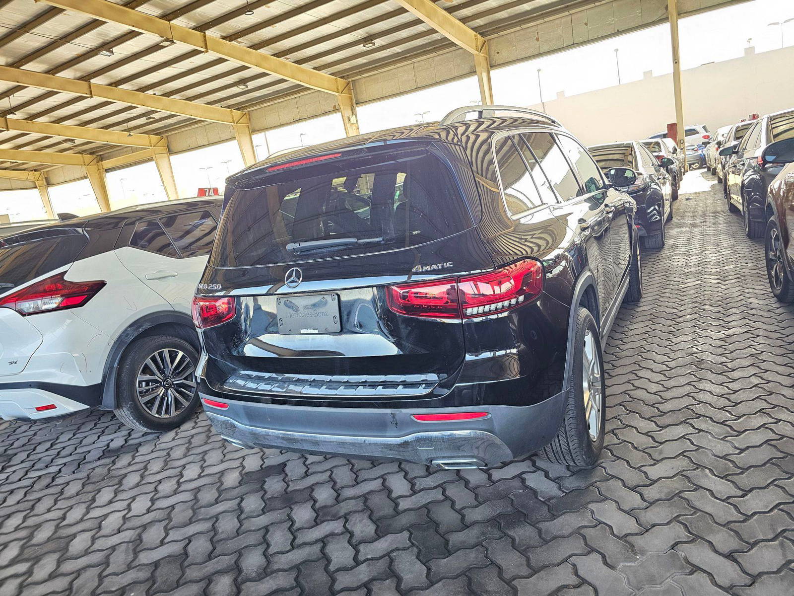 2020 MERCEDES BENZ GLB 250 — 86449 Miles — Lot 54221212 — Souq - Marhaba Auctions Used Cars - Image 4