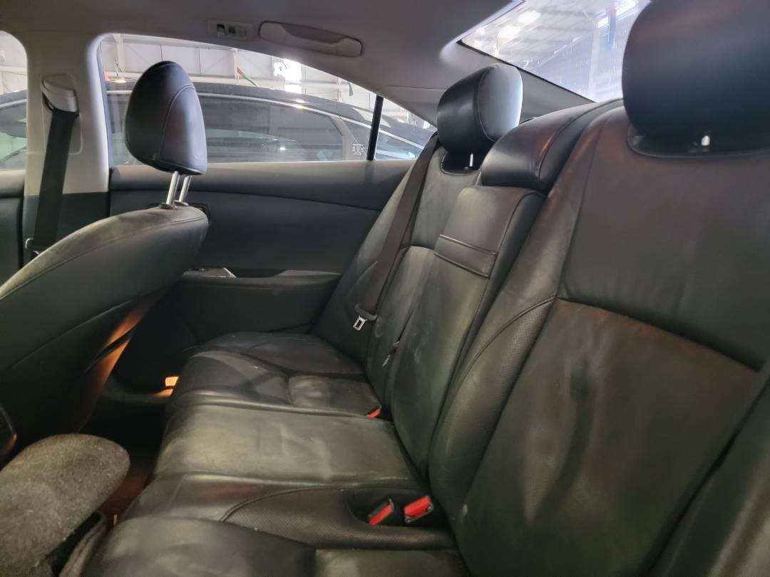 2011 LEXUS ES 350 — 233494 Miles — Lot 2420228 — Souq - Marhaba Auctions Used Cars - Image 6