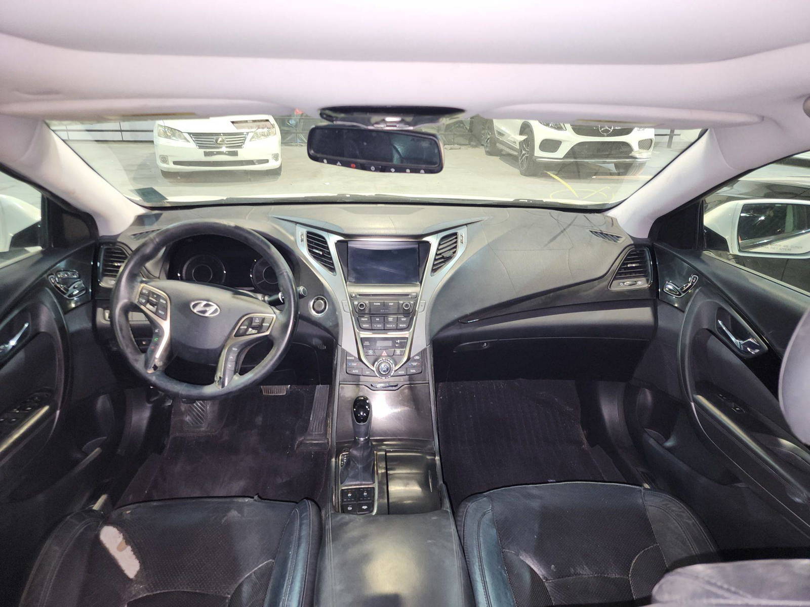 2014 HYUNDAI AZERA — 151305 Miles — Lot 125487 — Al Quoz - Marhaba Auctions Used Cars - Image 8