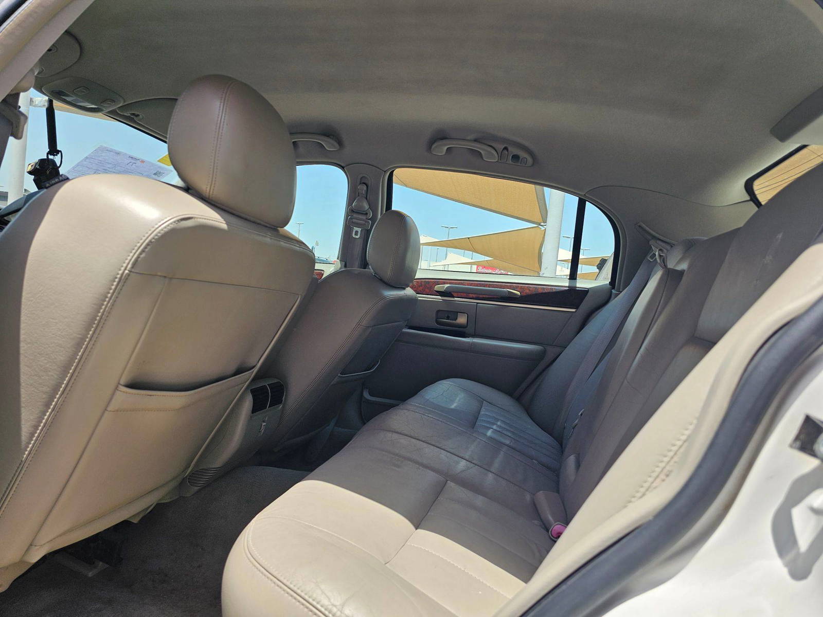2010 LINCOLN TOWN — 167295 Miles — Lot X613890 — Souq - Marhaba Auctions Used Cars - Image 6