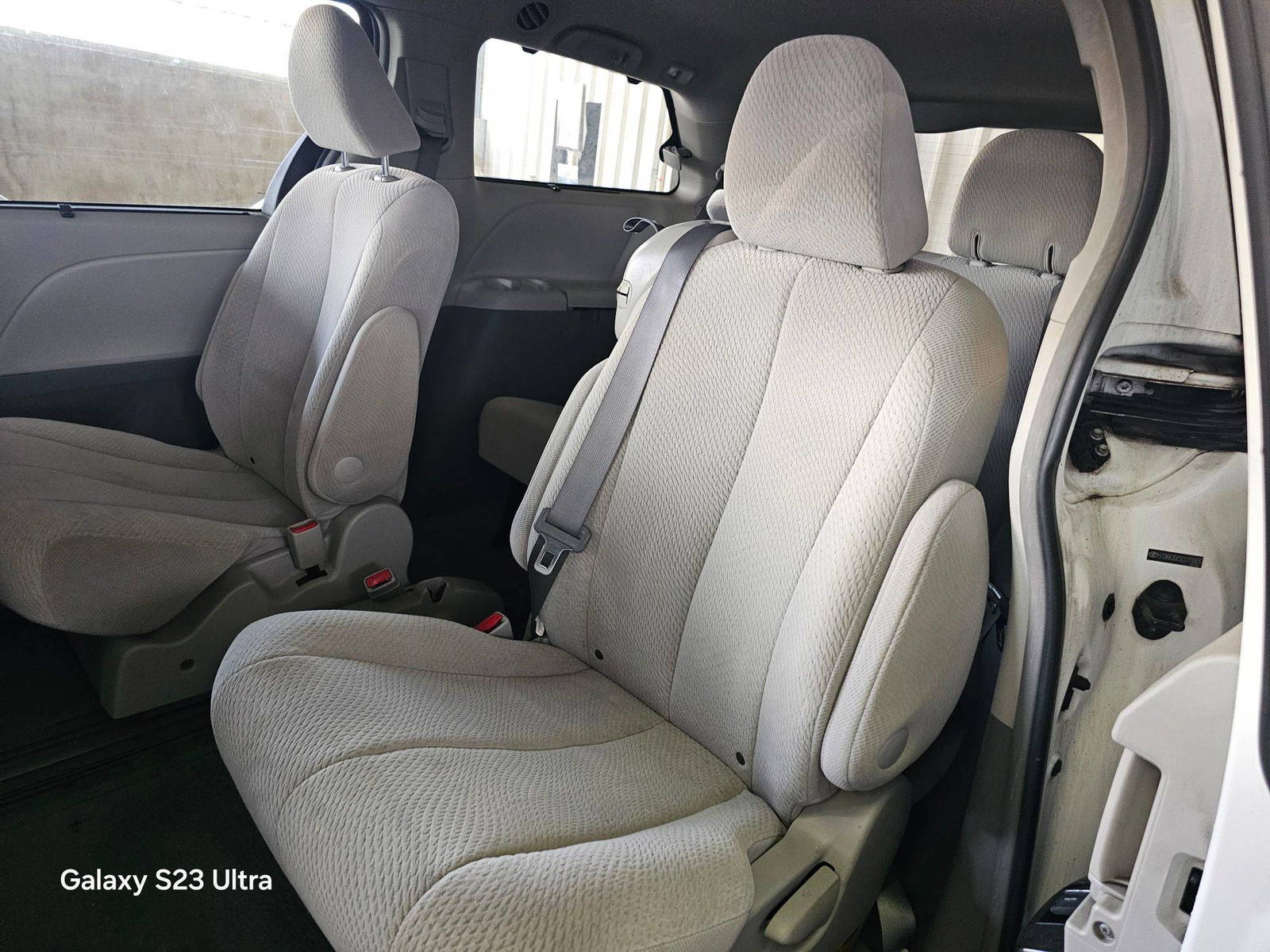 2012 TOYOTA SIENNA — 203376 Miles — Lot 95174555 — Souq - Marhaba Auctions Used Cars - Image 9