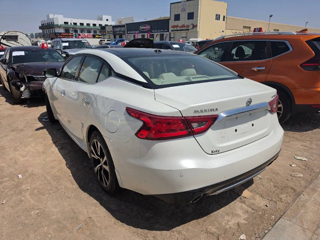 NISSAN MAXIMA