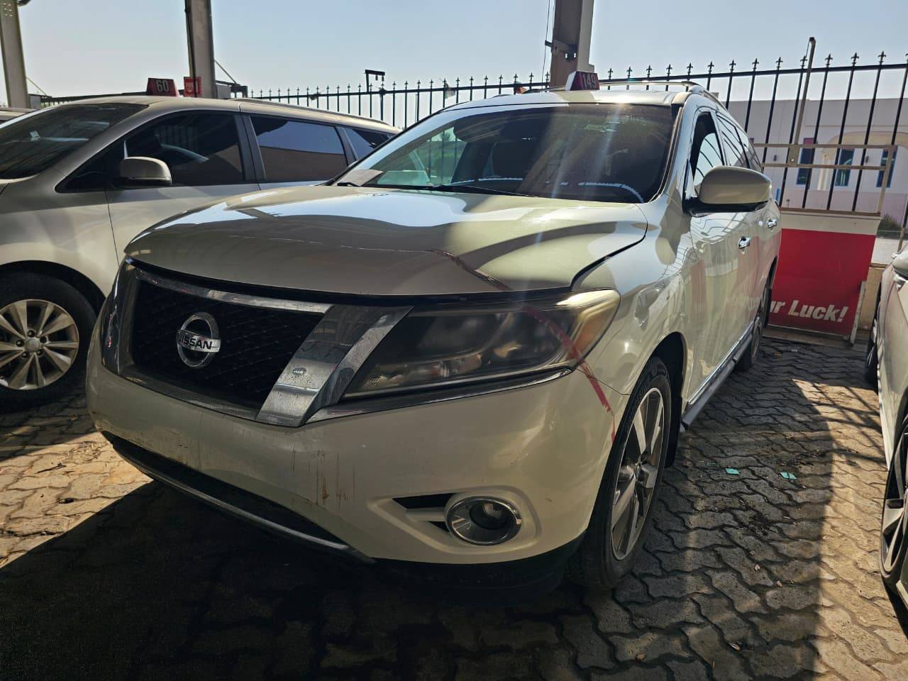 Nissan Pathfinder 2014 view 2