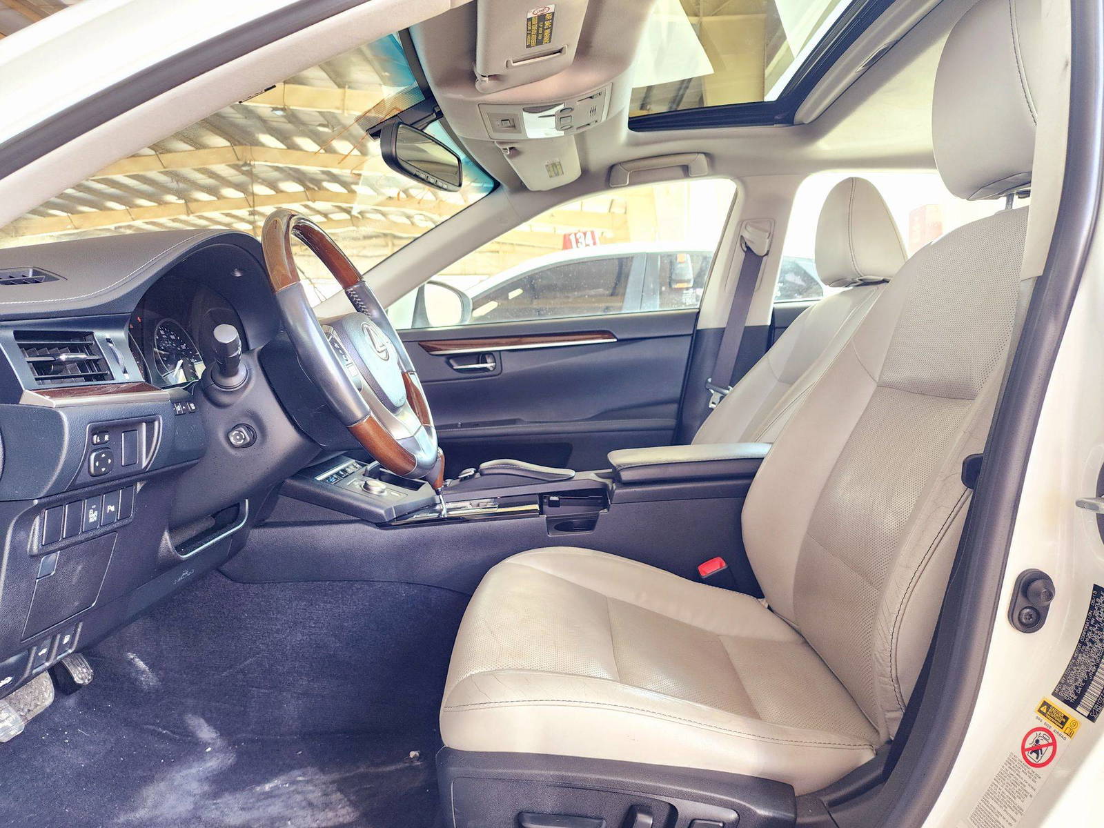 2013 LEXUS ES 350 — 128737 Miles — Lot 41065571 — Souq - Marhaba Auctions Used Cars - Image 9