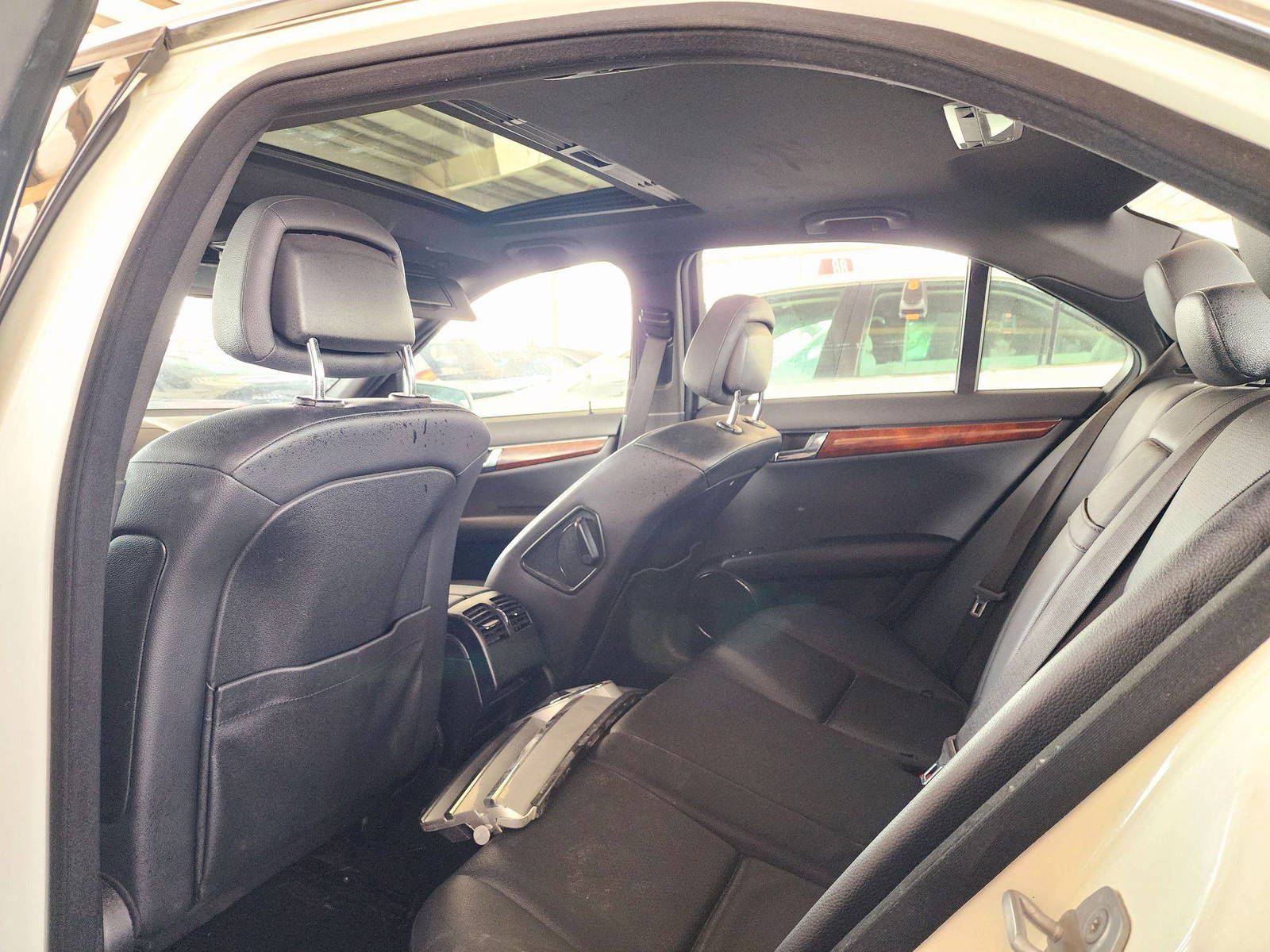 2011 MERCEDES BENZ C300 — 101051 Miles — Lot 0BR137352 — Souq - Marhaba Auctions Used Cars - Image 6