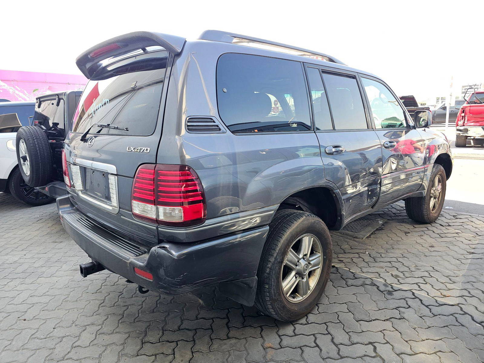 2007 LEXUS LX 470 — 270615 Miles — Lot 674021577 — Souq - Marhaba Auctions Used Cars - Image 5