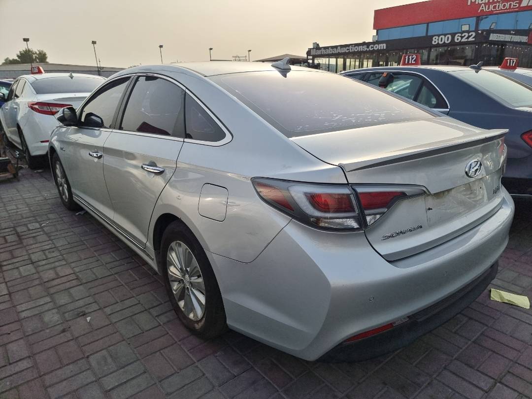 2017 HYUNDAI SONATA — 305378 KM — Lot 215478 — Al Quoz - Marhaba Auctions Used Cars - Image 5