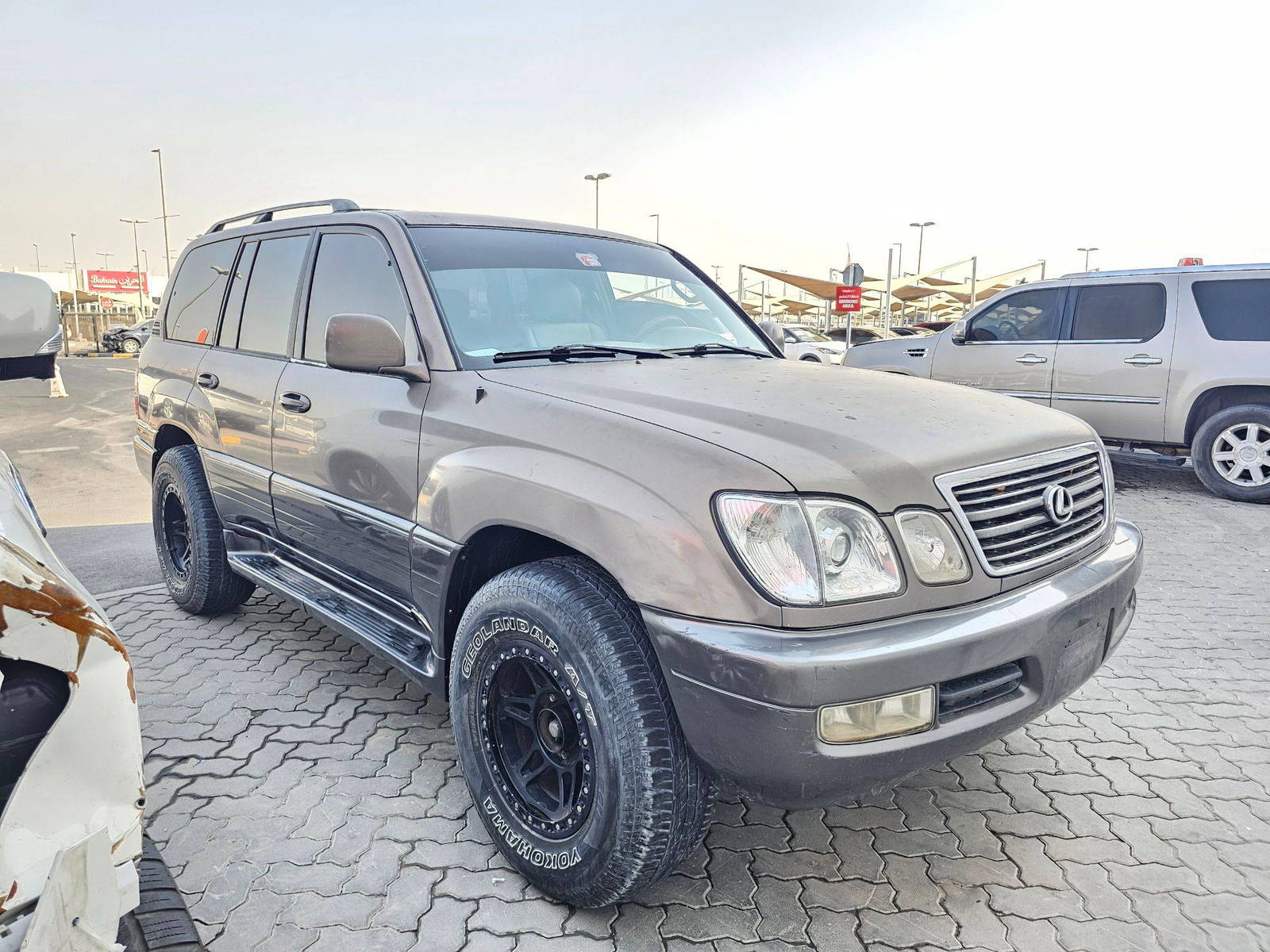 2000 LEXUS LX 470 — 318629 Miles — Lot 8Y0081329 — Souq - Marhaba Auctions Used Cars - Image 4