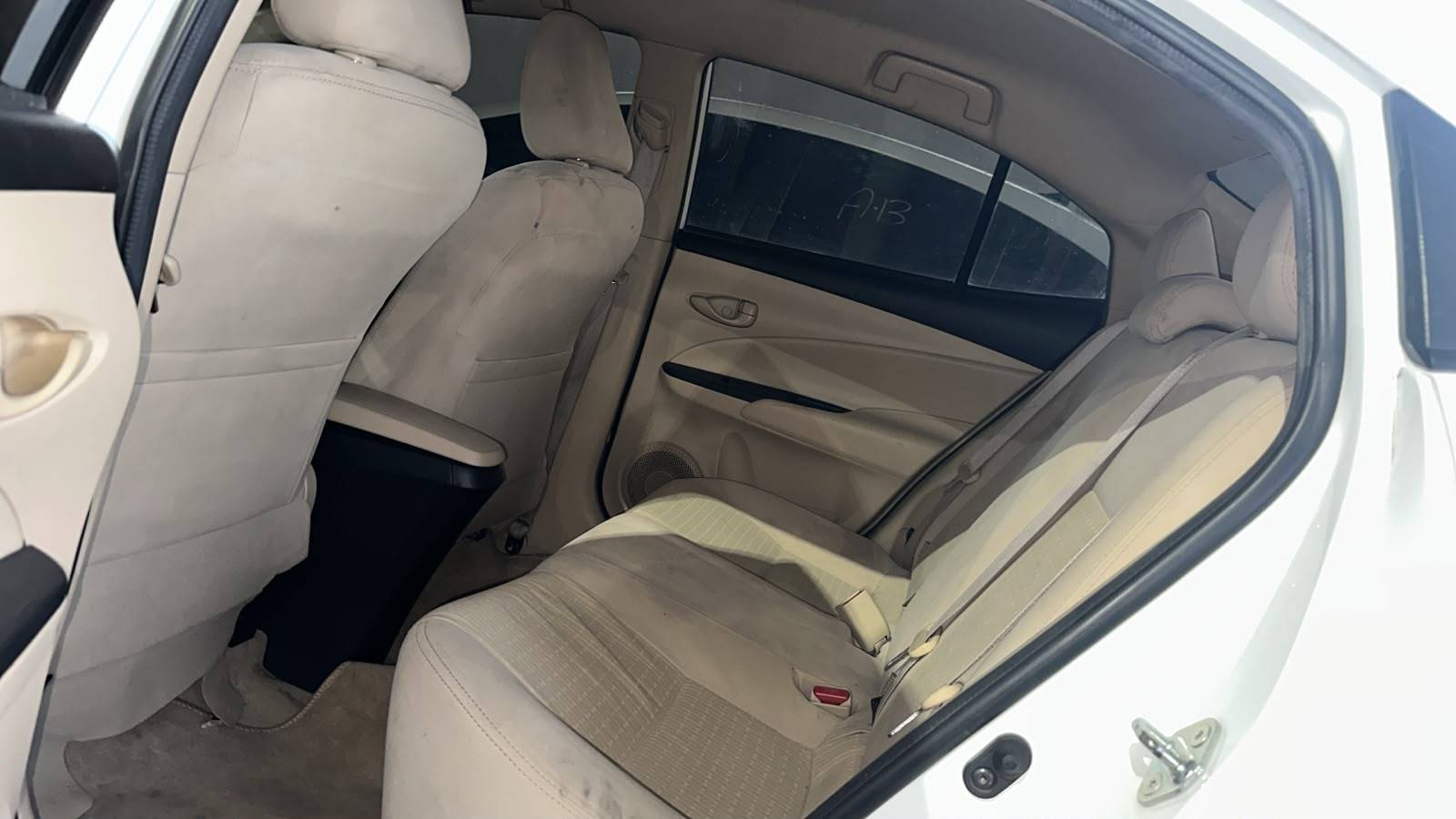 2019 TOYOTA YARIS — sold — 186521 KM — Lot 0K2054208 — Souq - Marhaba Auctions Used Cars - Image 6