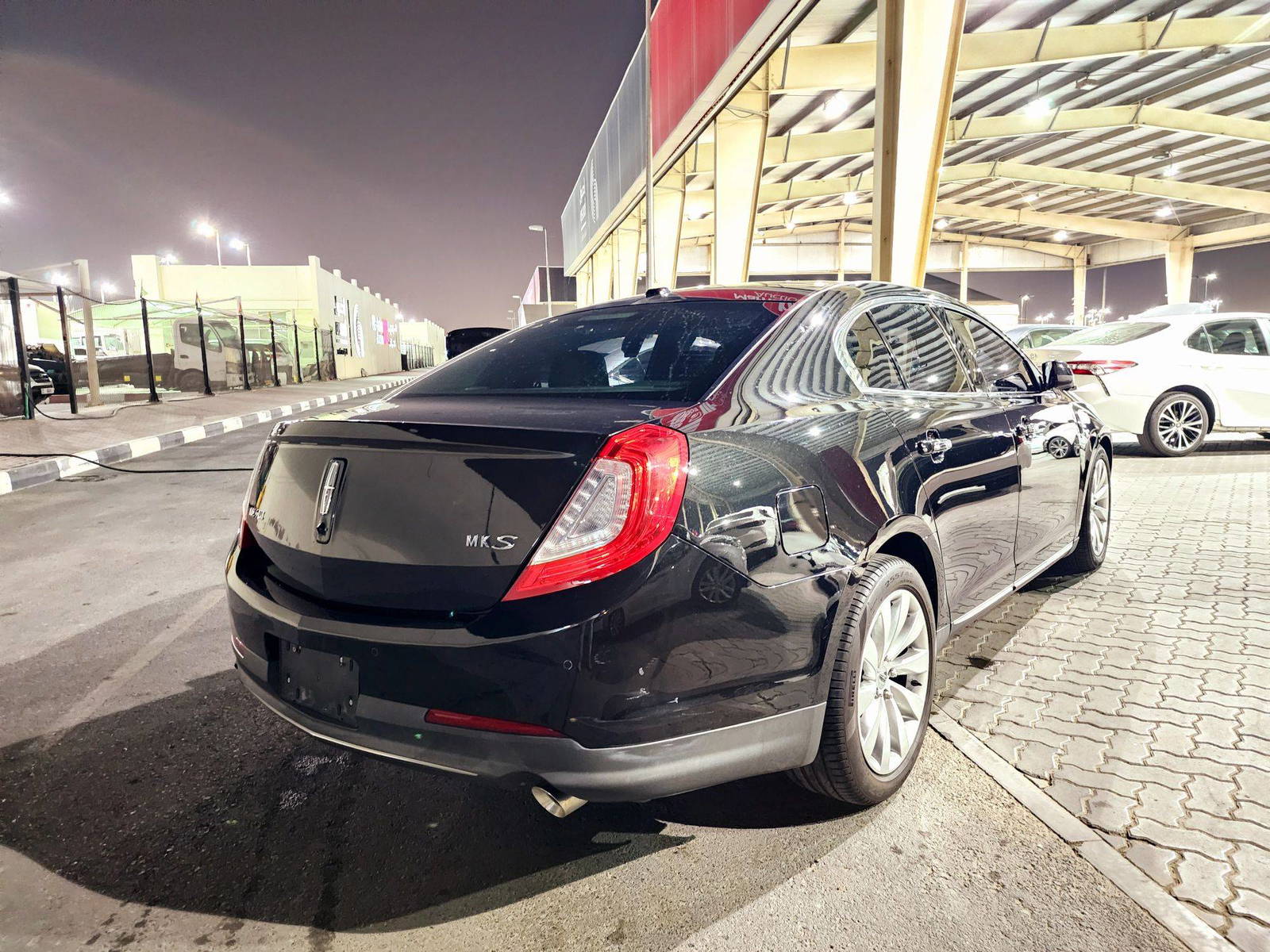 2014 LINCOLN MKS — 175454 KM — Lot G604702 — Souq - Marhaba Auctions Used Cars - Image 4