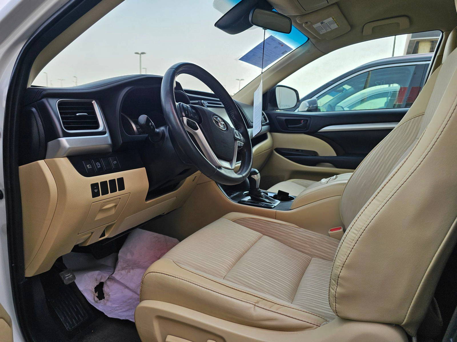 2019 TOYOTA HIGHLANDER — 196242 Miles — Lot ZZRFH9KS301705 — Souq - Marhaba Auctions Used Cars - Image 8