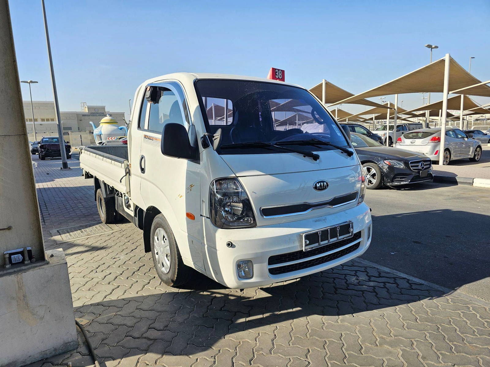 2016 KIA BONGO 3 — 107851 KM — Lot 012382 — Souq - Marhaba Auctions Used Cars - Image 3