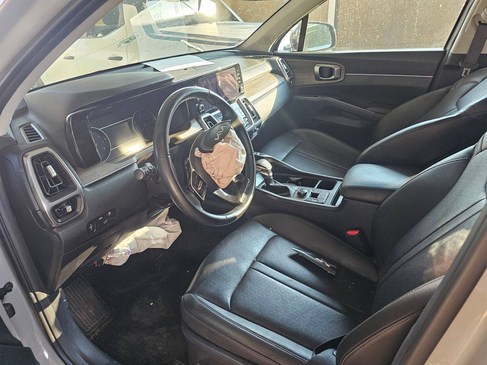 2023 KIA SORENTO — 33583 Miles — Lot 63852245 — Souq - Marhaba Auctions Used Cars - Image 4