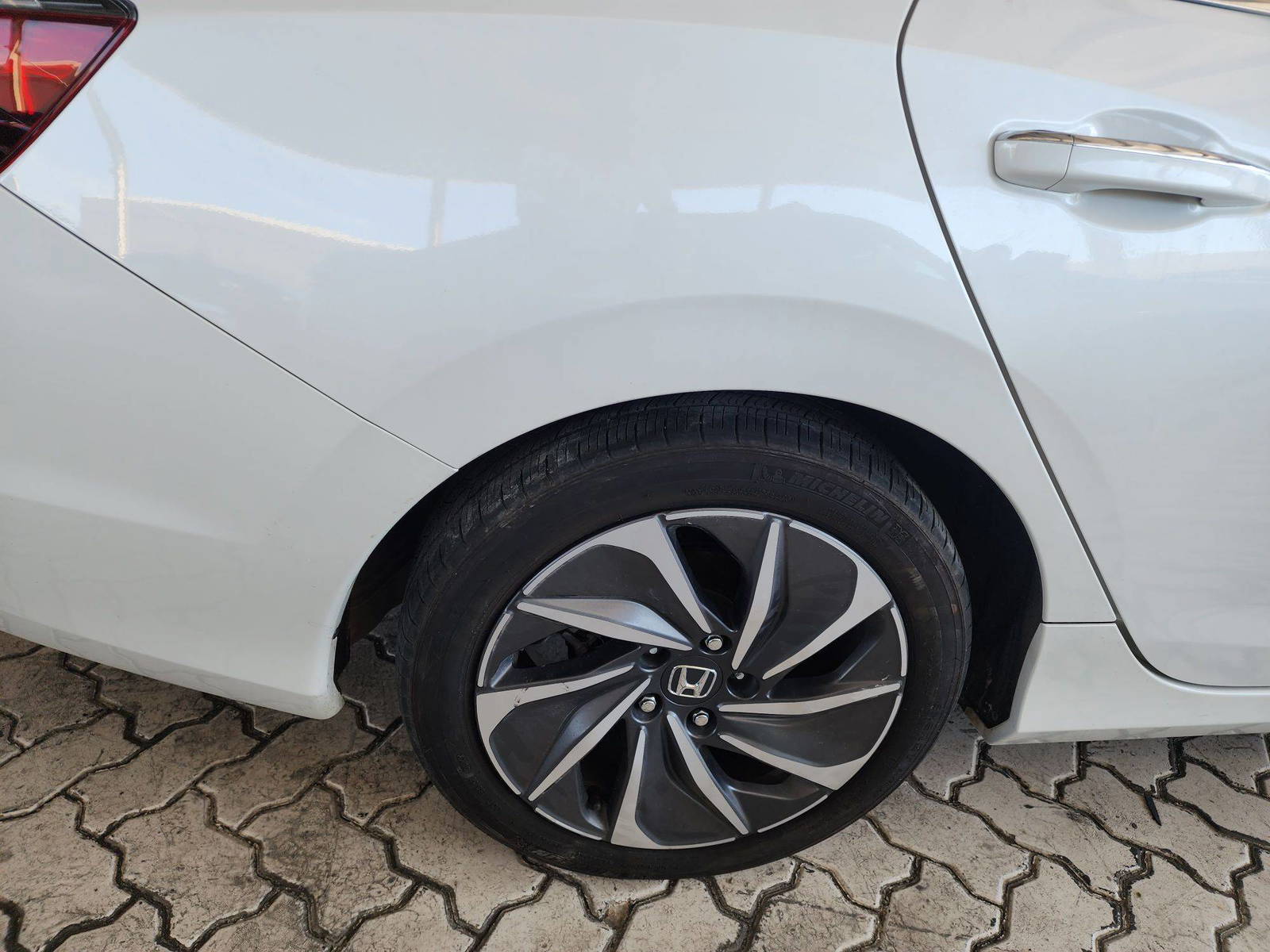 2019 HONDA INSIGHT — 83678 Miles — Lot 70542423 - Marhaba Auctions Used Cars - Image 5