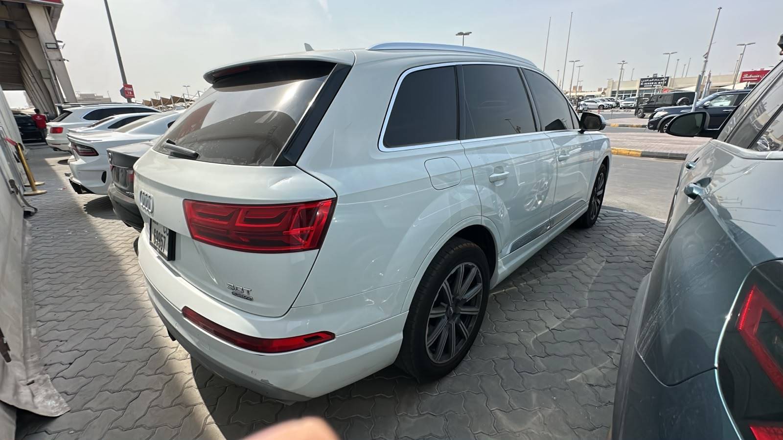 2017 AUDI Q7 — 273485 KM — Lot 72HD033570 — Souq - Marhaba Auctions Used Cars - Image 4
