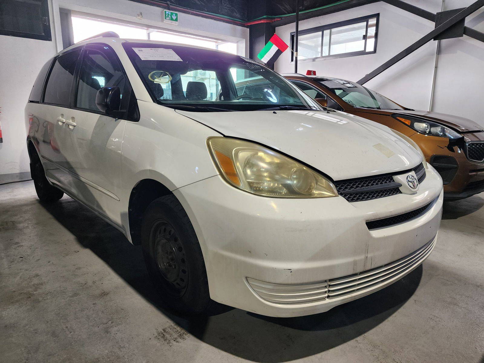 2004 TOYOTA SIENNA — 252120 Miles — Lot 70312234 — Al Quoz - Marhaba Auctions Used Cars - Image 4