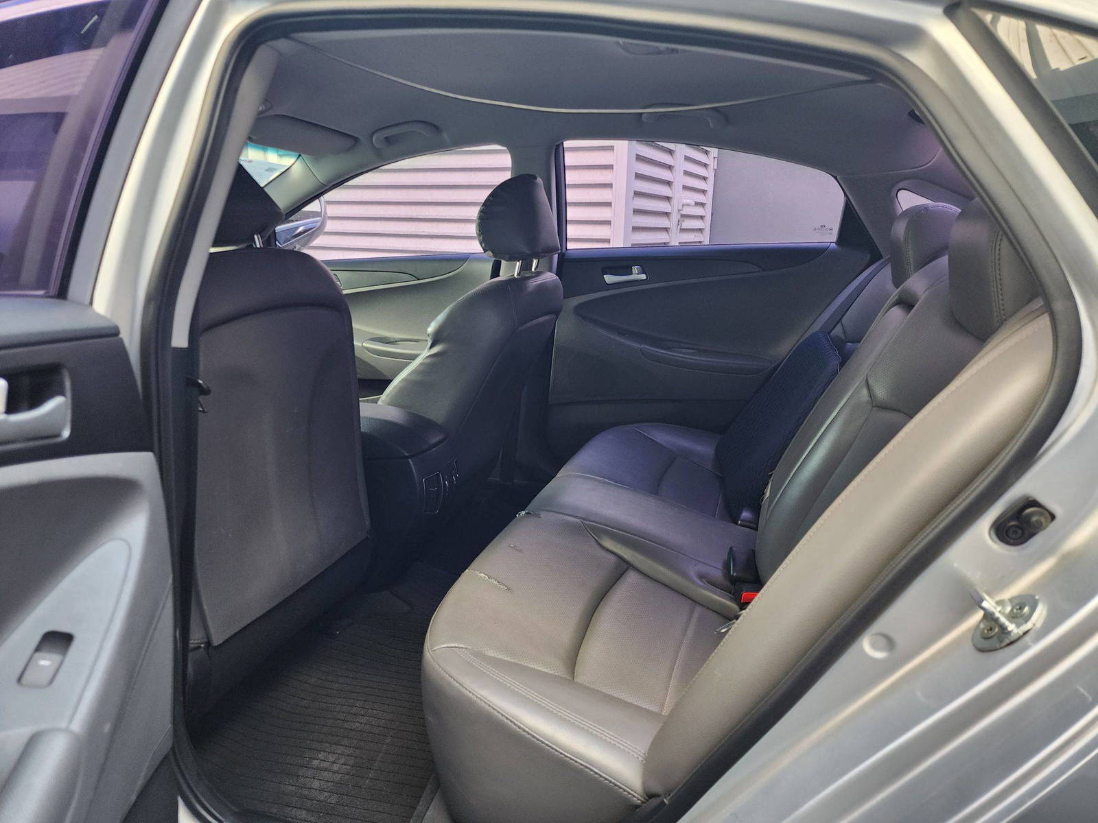 2013 HYUNDAI SONATA — 174394 KM — Lot 500450 — Al Quoz - Marhaba Auctions Used Cars - Image 7