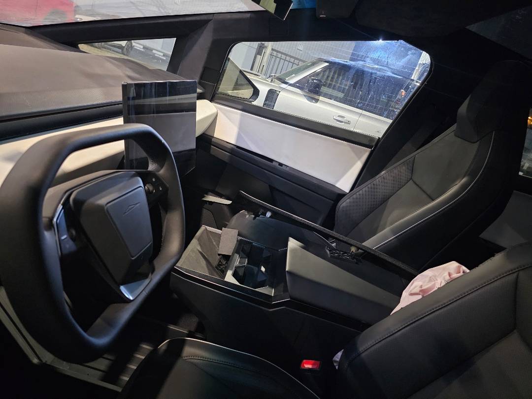 TESLA CYBERTRUCK 2025 - Marhaba Auction Used Cars - Image 10