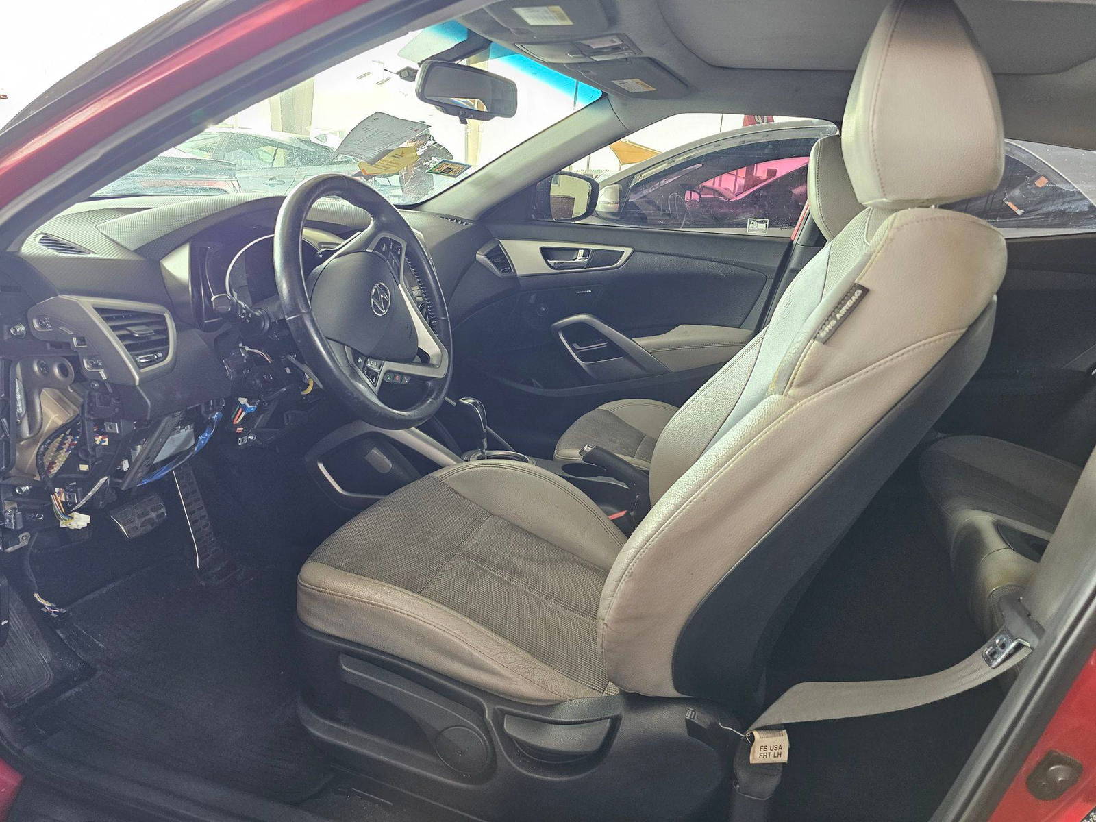 2013 HYUNDAI VELOSTER — 198833 Miles — Lot U130078 — Souq - Marhaba Auctions Used Cars - Image 10